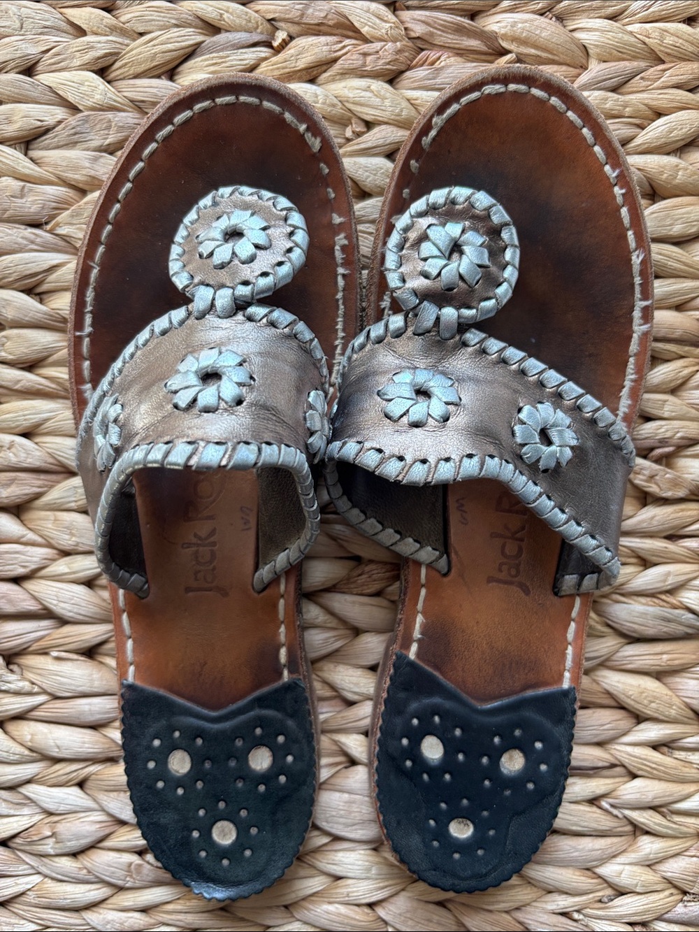 Jack Rogers Metallic Silver Leather Circle-Top Thong Sandals